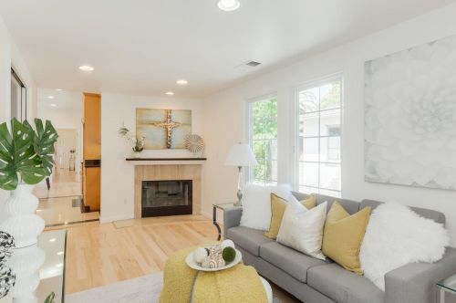 2110 Hanover St, Palo Alto CA  94306-1244 exterior