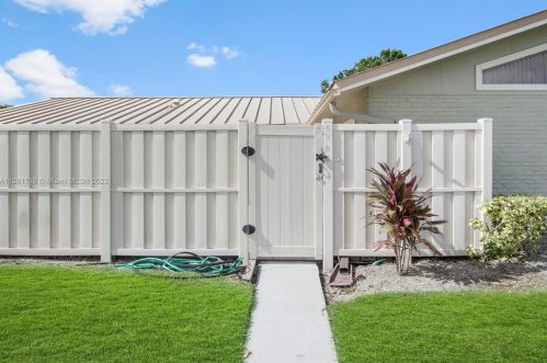 5786 Golden Eagle Cir, West Palm Beach, FL 33418-1507