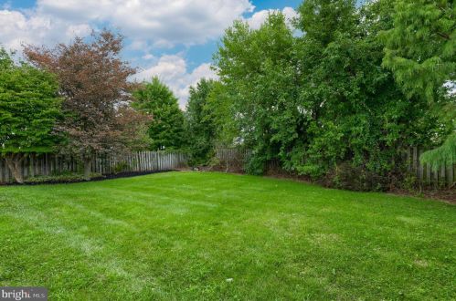 194 Jonathan Way, Red Lion PA  17356-9044 exterior