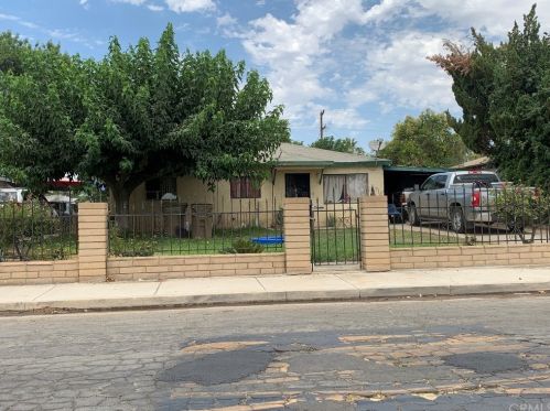 8320 Palm Ave, Lamont, CA 93241-2120