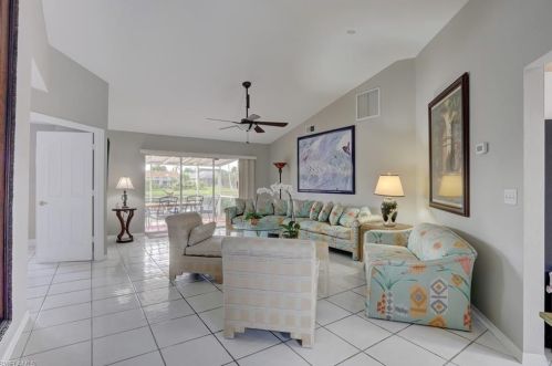 3581 Kent Dr, Naples, FL 34112-3737