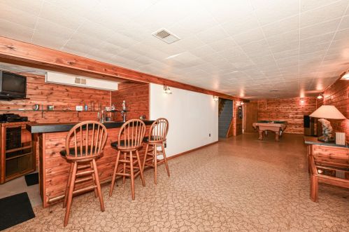 6371 Kinnickinnic Riv Pkwy, Milwaukee WI 53219-3015 exterior