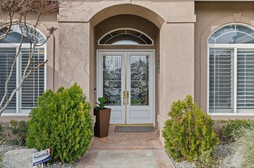 10504 Chesterfield Ct, Bakersfield CA 93311-3722 exterior