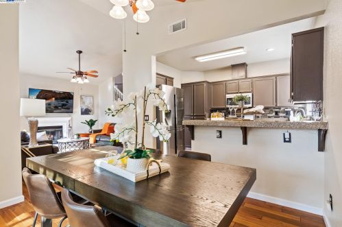 736 Clifton Way, Vacaville CA  95688-8547 exterior