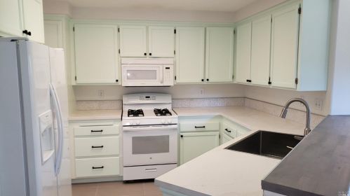 2069 Seville St, Santa Rosa, CA 95403-8170