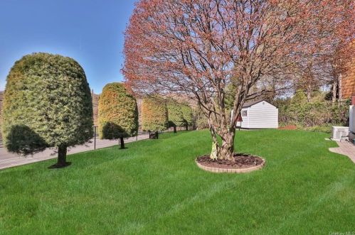 255 Kensico Rd, Thornwood NY  10594-1656 exterior