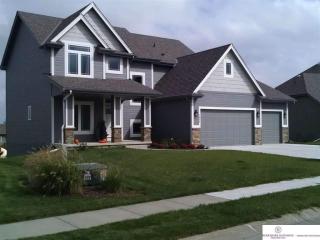 1805 Lakewood Dr, Omaha NE  68046-8059 exterior