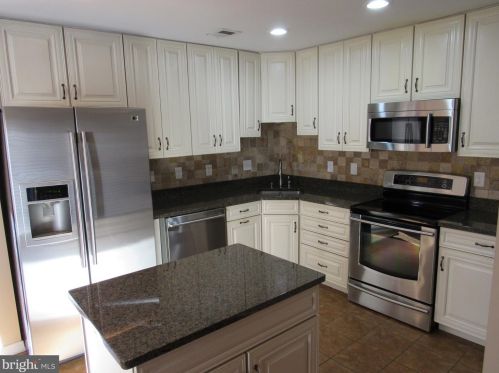 2178 Cartwright Pl, Herndon VA  20191-1908 exterior