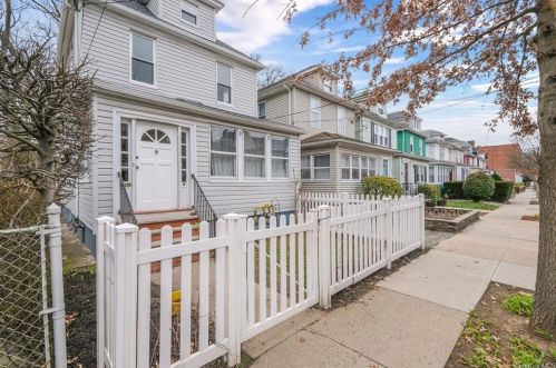 346 238th St, Bronx, NY 10470-1807
