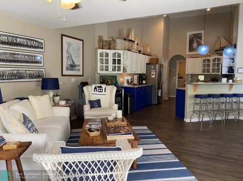 3843 9th Ln, Vero Beach FL  32960-6122 exterior