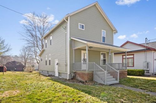 312 Broad St, Grove City, PA 16127-1640