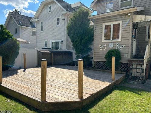 421 Park Pl, Roselle Park, NJ 07204-1922