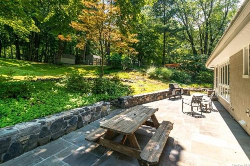 128 Underhill Rd, Crotonville NY  10562-4409 exterior