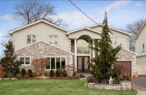 852 Fiske St, Woodsburgh, NY 11598-2404