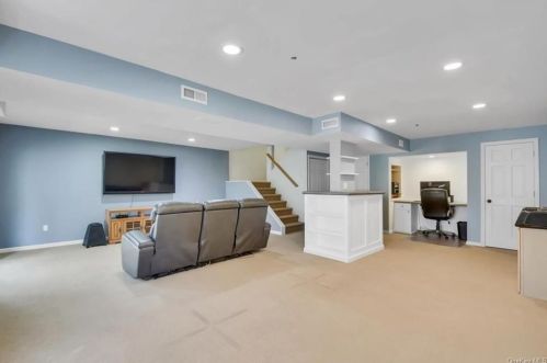 229 Sandpiper Ct, Yorktown Hgts NY  10598-1968 exterior