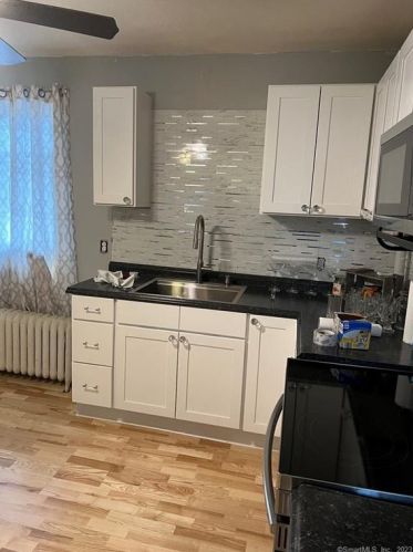 2 Silver St, Middletown CT  06457-3847 exterior