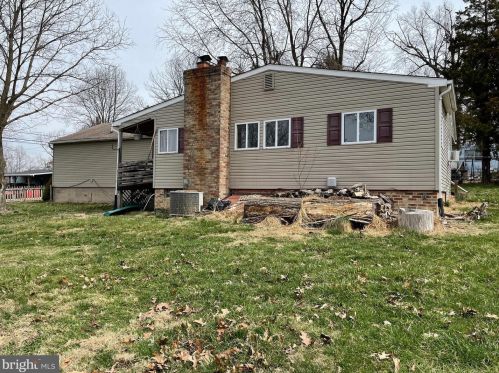 54 Old Oak Ln, Harpers Ferry, WV 25425-4620