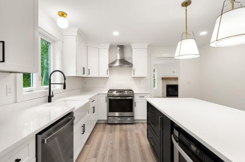 223 Lawrence Rd, Salem NH  03079-4389 exterior
