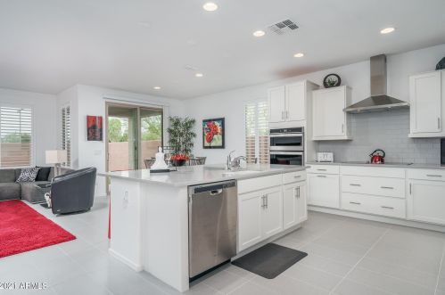 25682 162nd Dr, Sun City, AZ 85387-5758