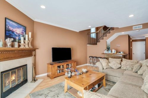 792 Erie Pl, Milpitas, CA 95035-3573
