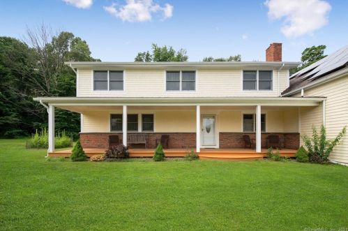 11 High Mdw Rd, Huntington CT 06484-3475 exterior