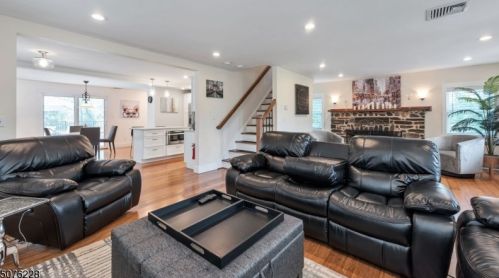 845 Vosseller Ave, Martinsville NJ  08836-2387 exterior