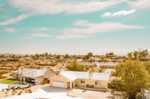 16211 Figueroa Rd, Victorville, CA 92394-1170
