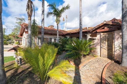 1129 Sugarbush Dr, Vista CA  92084-6605 exterior