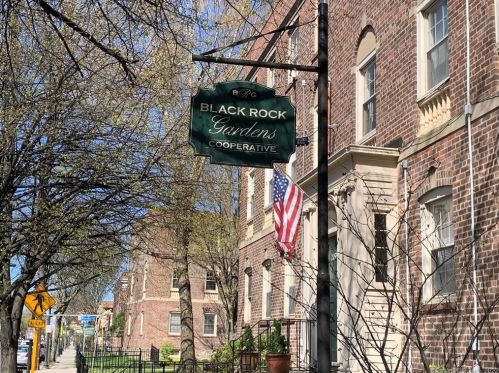 61 Rowsley St, Bridgeport, CT 06605-3033