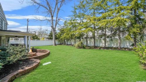 255 Maple St, Islip Manor NY  11751-4801 exterior