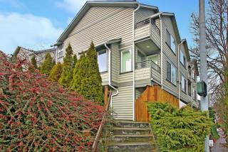 9501 Roosevelt Way, Seattle, WA 98115-2233