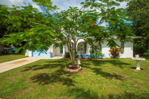 258 Midfield Ln, Fort Pierce, FL 34983-1766