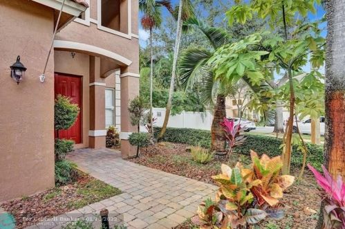 13305 32nd St, Hollywood FL 33027-3911 exterior