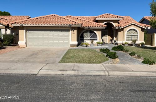 1192 Erie St, Chandler, AZ 85224-4316