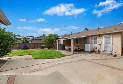 1006 Courtney Ave, Fullerton CA 92833-4461 exterior