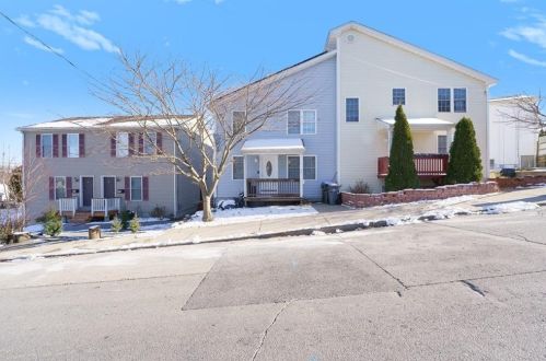 135 Seamans St, Providence, RI 02908-1338