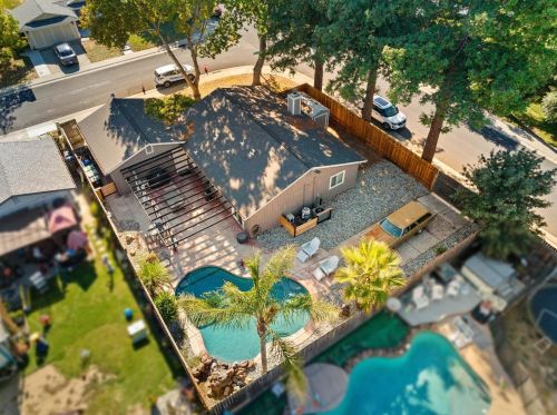 9271 Briles Ct, Elk Grove CA  95624-2451 exterior