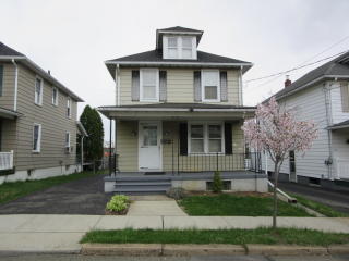 383 Bates St, Delaware Park, NJ 08865-3241