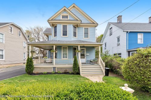 131 Oakland St, Tinton Falls, NJ 07701-1143