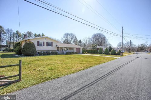 6407 Glenwood St, Navy Sup Dpt PA  17050-1912 exterior