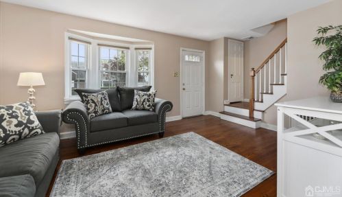 222 Martool Dr, Woodbridge, NJ 07095-2017