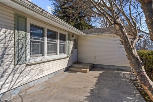 14 Dogwood Dr, Parsippany NJ  07834-2450 exterior