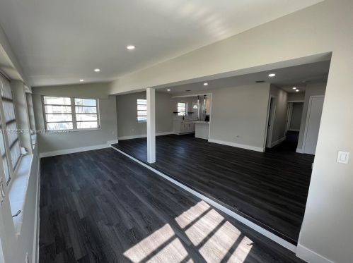 5665 2nd Ave, Hialeah, FL 33013-1209