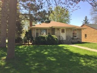1226 Shryer Ave, Saint Paul, MN 55109-3438