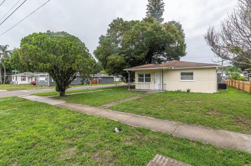 3947 28th St, Saint Petersburg, FL 33714-3915