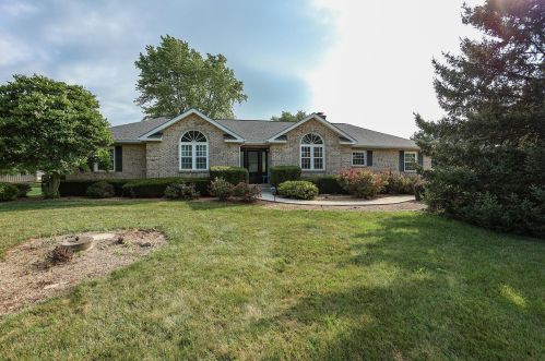 6850 Castlewood Dr, Carroll OH  43112-9786 exterior