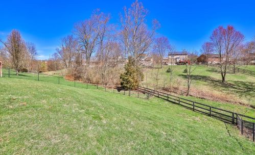 7549 Valley Watch Dr, Florence KY  41042-8004 exterior