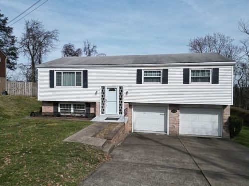 632 Macbeth Dr, Pittsburgh PA  15235-4612 exterior