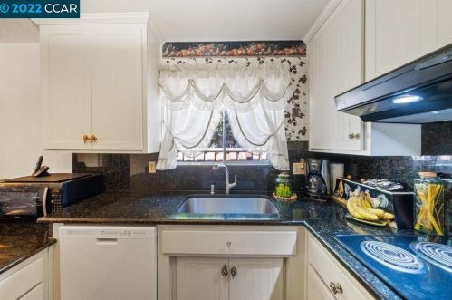 975 Kilkenny Way, Pinole CA  94564-2717 exterior