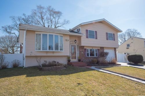 171 Root Ave, Central Islip, NY 11722-2842